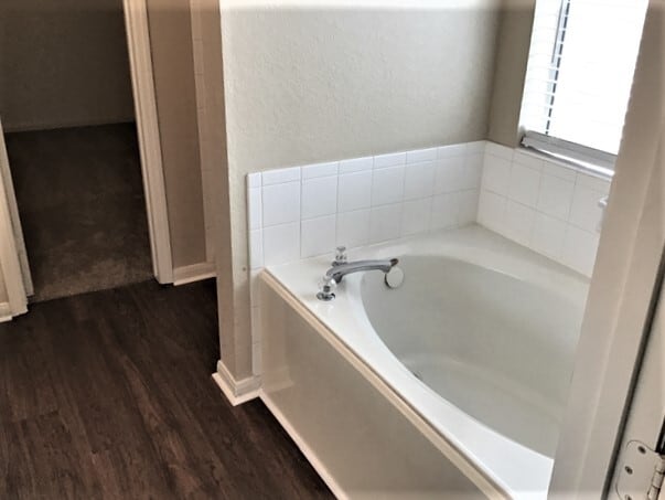 Building Photo - 1906 Glen Park Dr