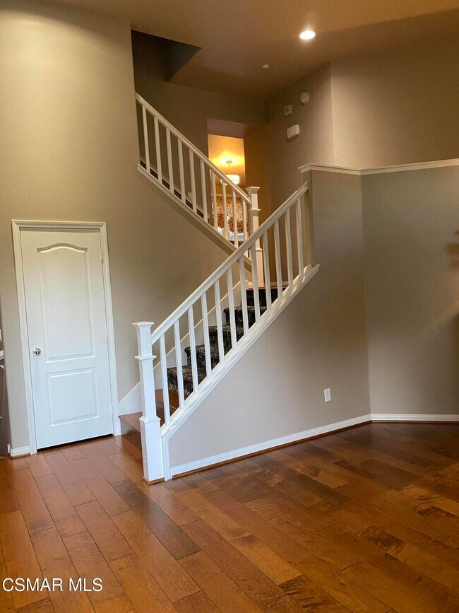 Building Photo - 730 Tennis Club Ln