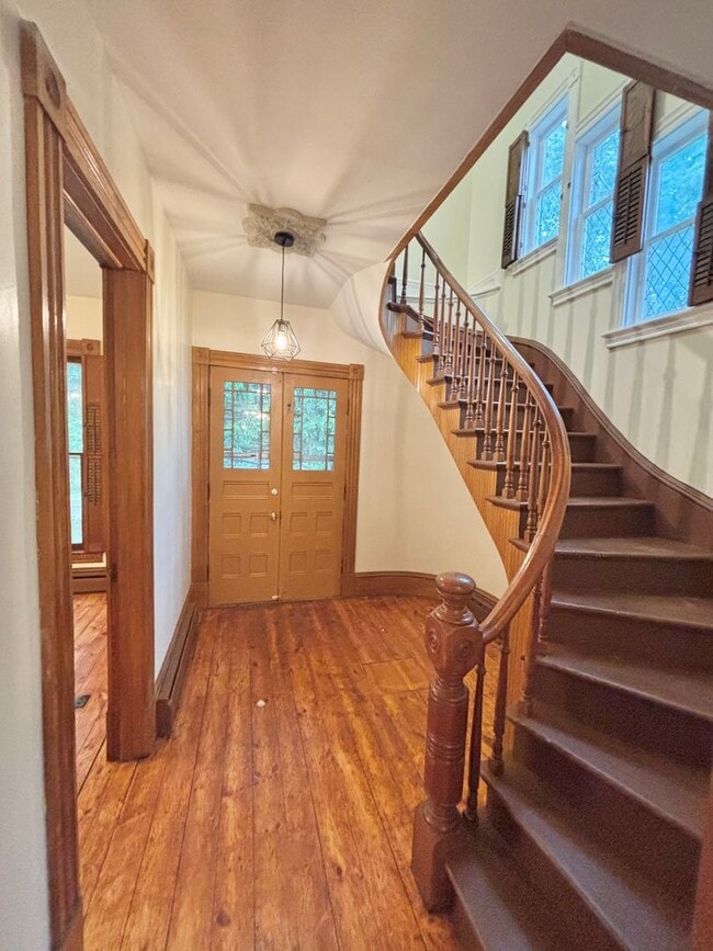 Building Photo - HUGE 6bd / 3ba House | Penfield Schools | 2nd floor Laundry hooks | Master Suite
