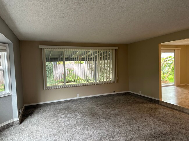 Building Photo - Beautiful 3 bedroom 2 bath house in Thurston!