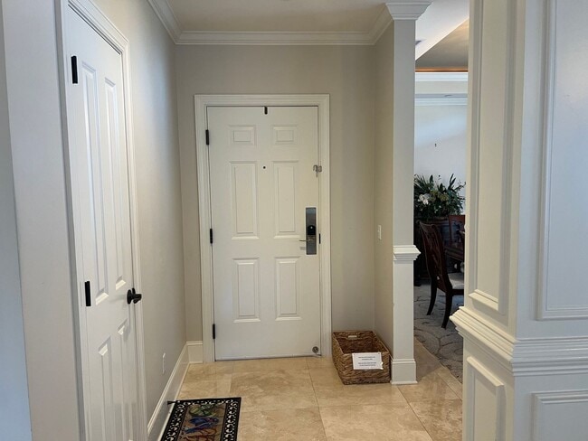 Building Photo - Walk to the Beach from this Furnished and Renovated Condo!