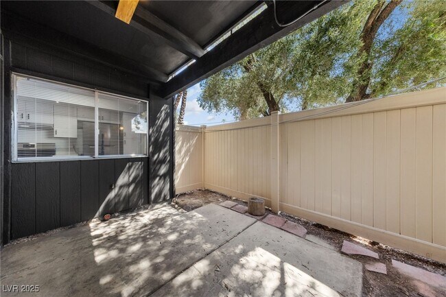 Building Photo - 1390 E Vegas Valley Dr
