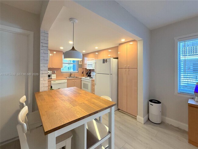 Building Photo - 541 Blue Heron Dr