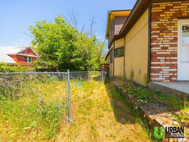 Building Photo - 1623 E 10th Ave