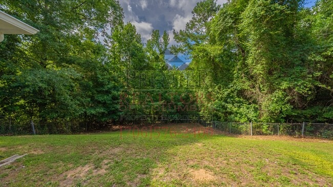 Building Photo - 28 Redwood Dr