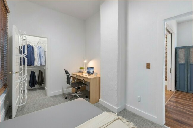 Building Photo - 1103 Lipan St