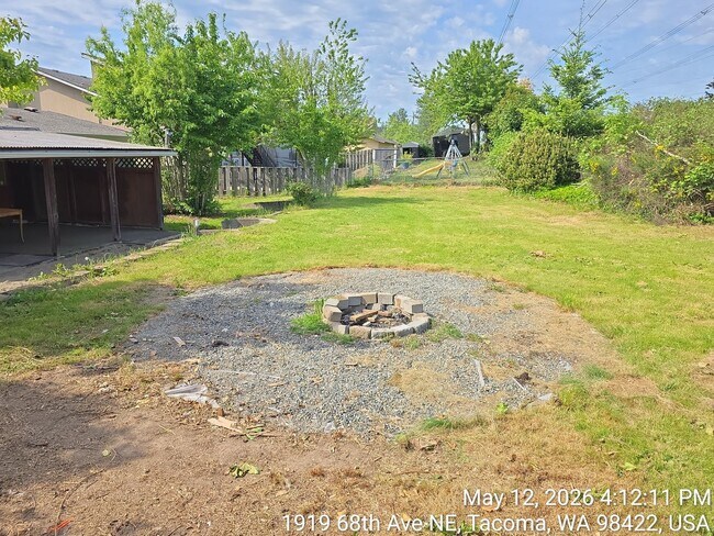 Building Photo - NE Tacoma "Retro" Rambler home - 3 bedroom plus den with 1 bathroom, 2 car garage, AC units - Ava...