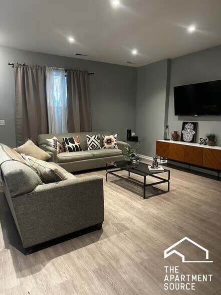 Building Photo - 811 S Kedzie Ave