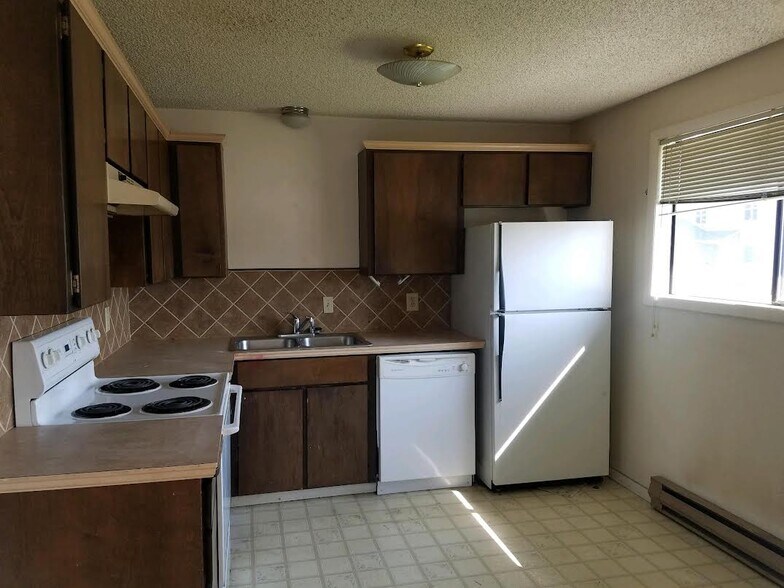 Building Photo - 1519 E 3rd Ave