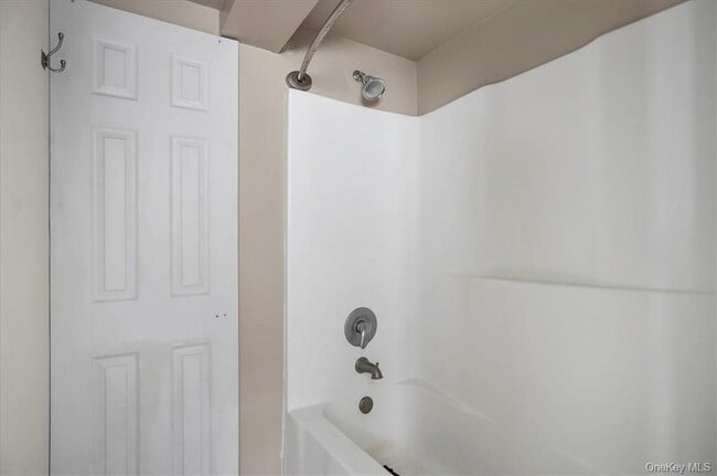 Building Photo - 492 Black Meadow Rd