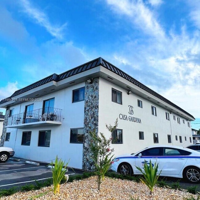 Building Photo - 805 W 30th St