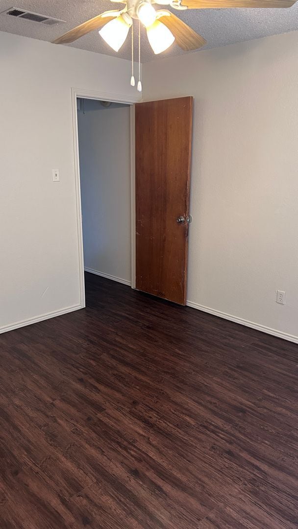 Building Photo - 2 Bedroom/2 Bathroom Duplex