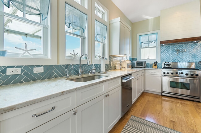 Building Photo - 681 Ocean Palm Way