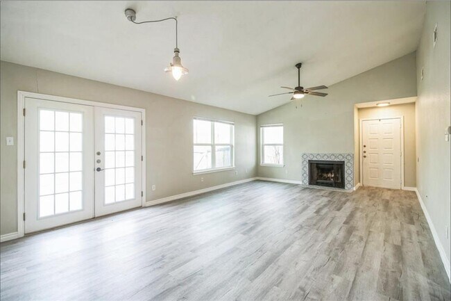 Building Photo - 12708 La Salle Dr