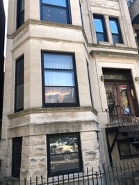 Building Photo - 617 W Surf St