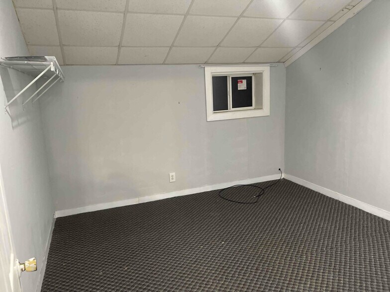 Building Photo - 304 N Colcord Ave