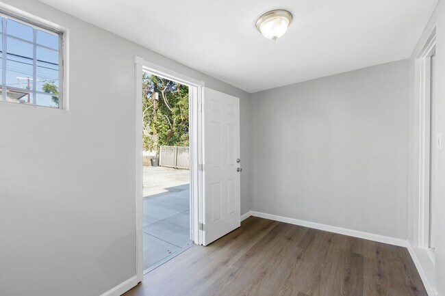 Building Photo - Charming 3-Bedroom Home in Cheviot Hills – Move-In Ready!