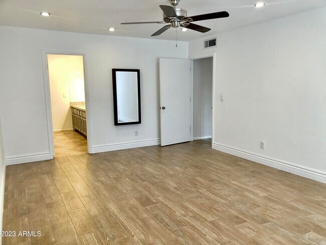 Building Photo - 6711 E Aire Libre Ln