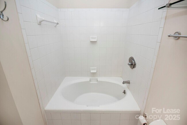 Building Photo - 400 N Church St