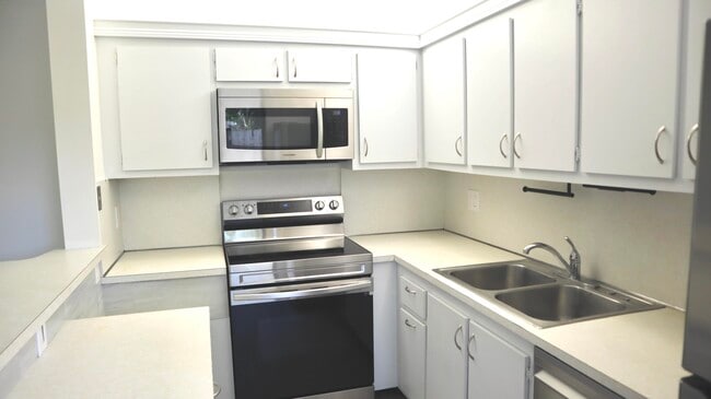 Building Photo - 194 Lake Arbor Dr