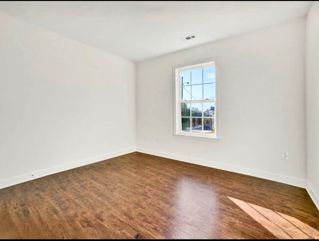 Building Photo - 305 S Calhoun St