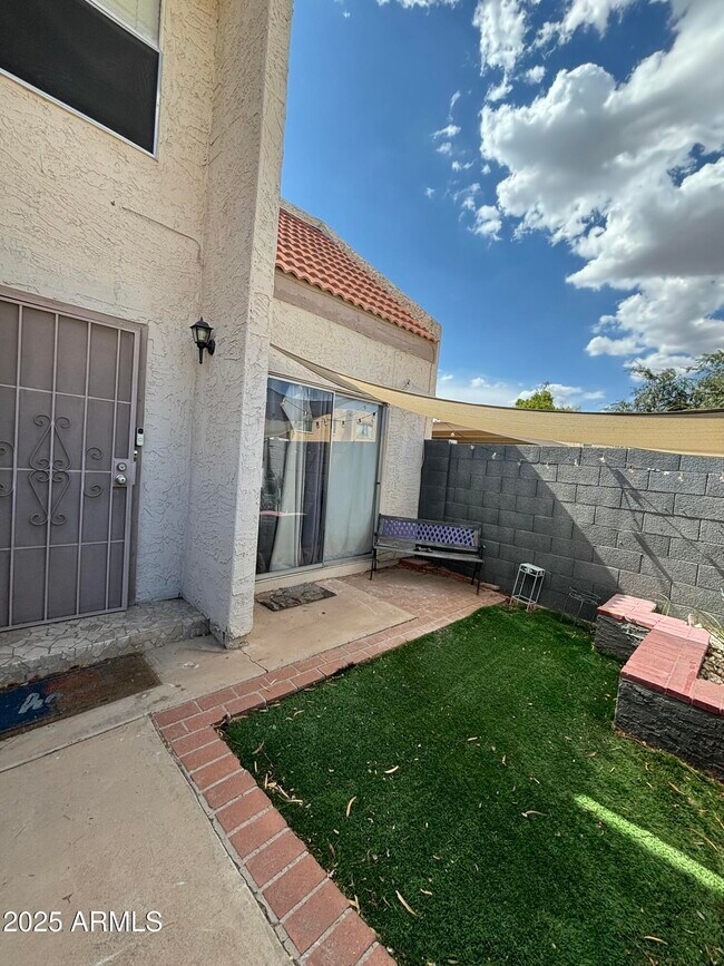 Building Photo - 1342 W Emerald Ave