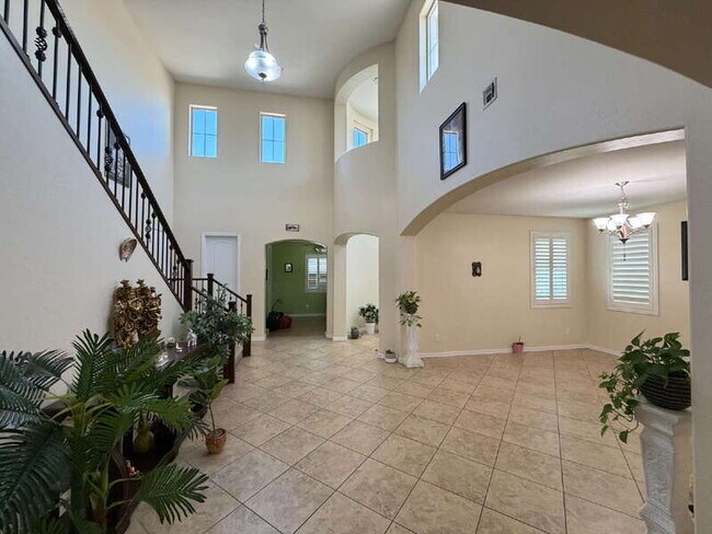 Building Photo - 2595 E Ebony Dr