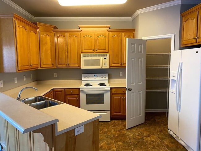 Building Photo - 3514 Choctaw Dr SE