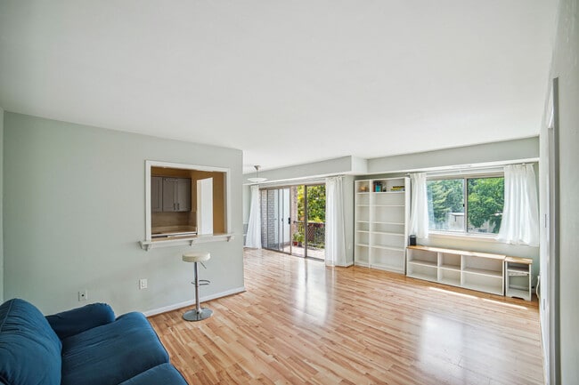 Building Photo - 12200 Braxfield Ct