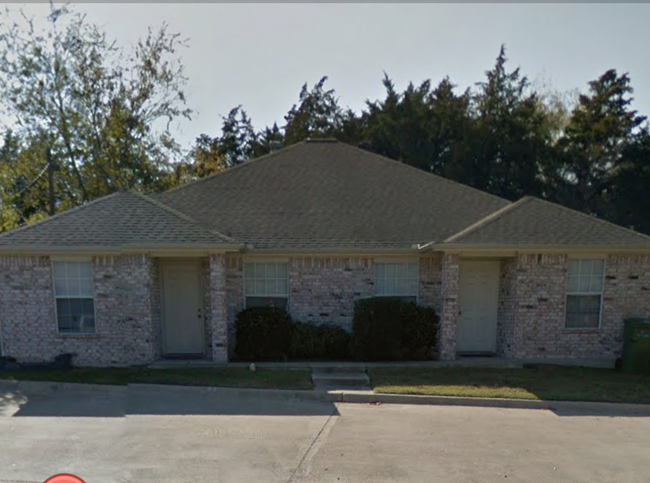 Primary Photo - Bryan - 3 bedroom /2 bath - Duplex near Bl...