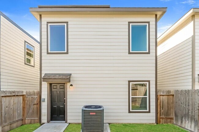 Building Photo - 15322 Estrella Rd W