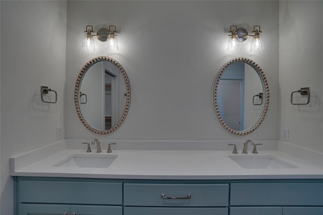 Building Photo - 300 Red Bird Ln