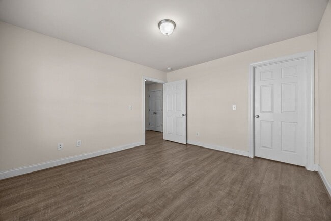 Building Photo - ONE MONTHS RENT FREE FOR THIS SPECIFIC 3 B...