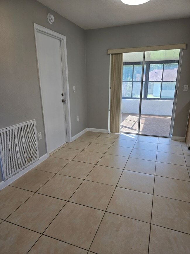 Building Photo - Awesome 2/1 in Beverly Hills!!!