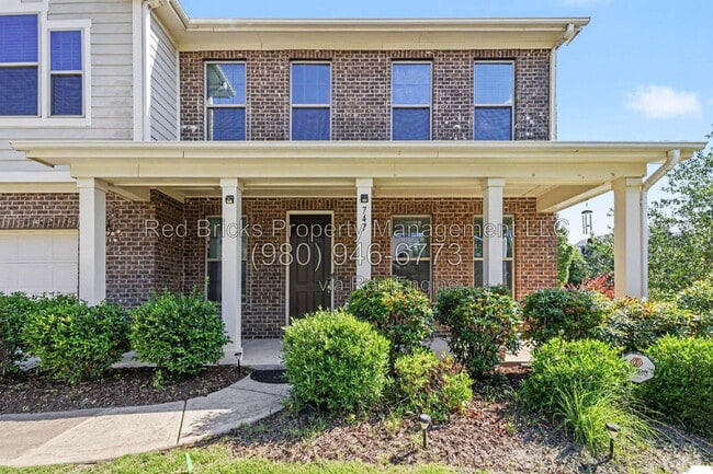 Building Photo - 747 Coralbell Way