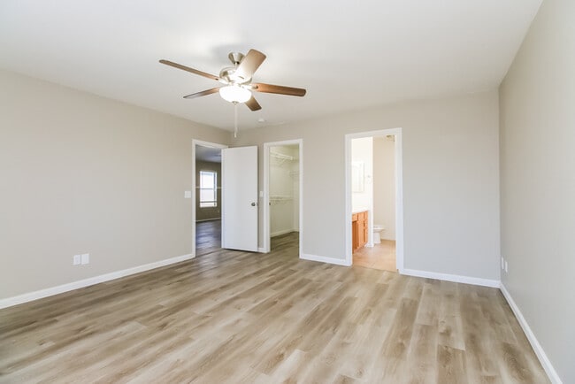 Building Photo - 525 S St Claire