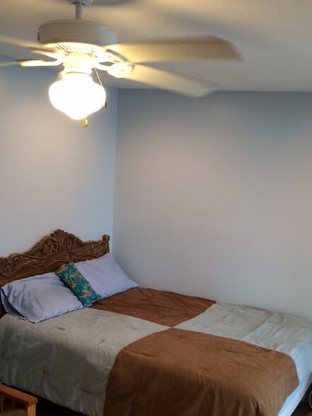 studio - 1703 Johnson St