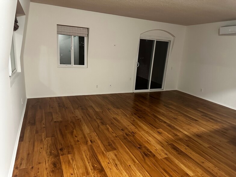 living room with balcony - 8711 Pershing Dr