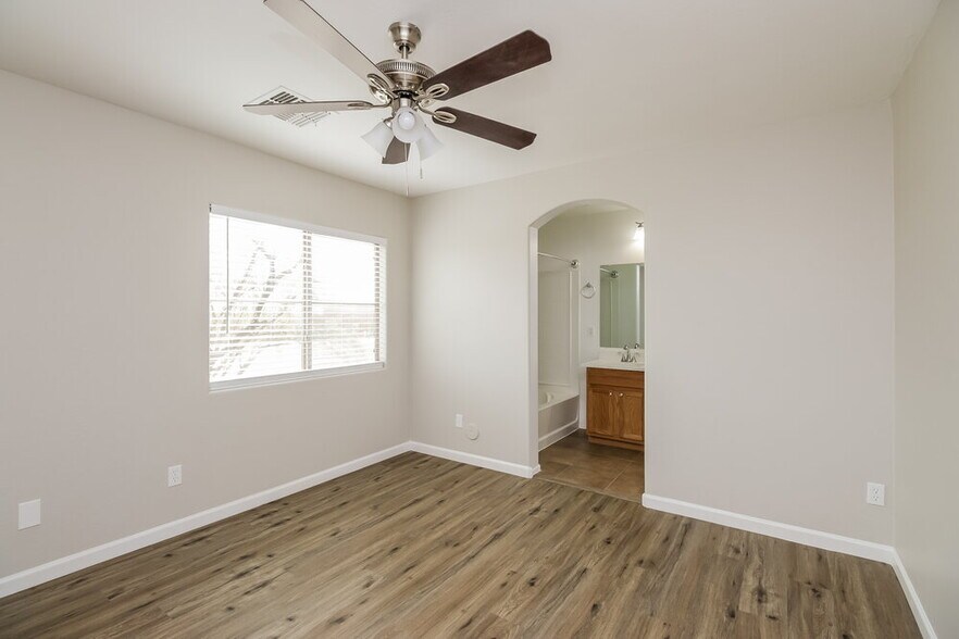 Building Photo - 4743 E Olney Ave