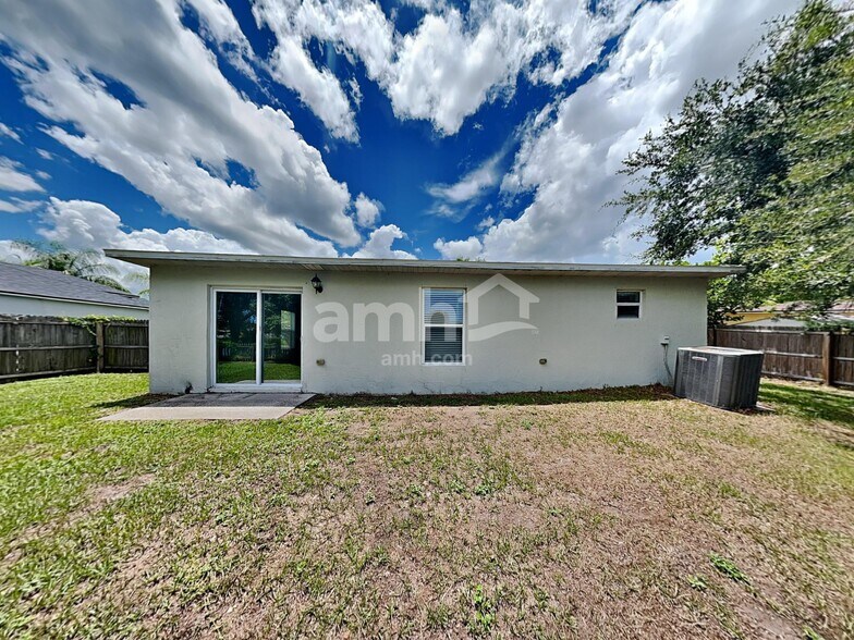 Building Photo - 2201 Pierce Arrow Dr