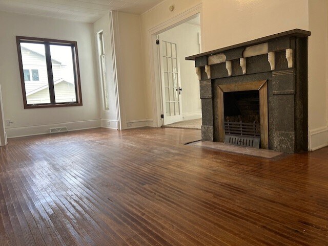 Building Photo - 301 Locust St