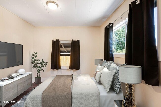 Building Photo - 309 4th St