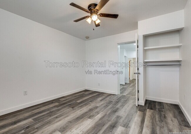 Building Photo - 611 Rochambeau St