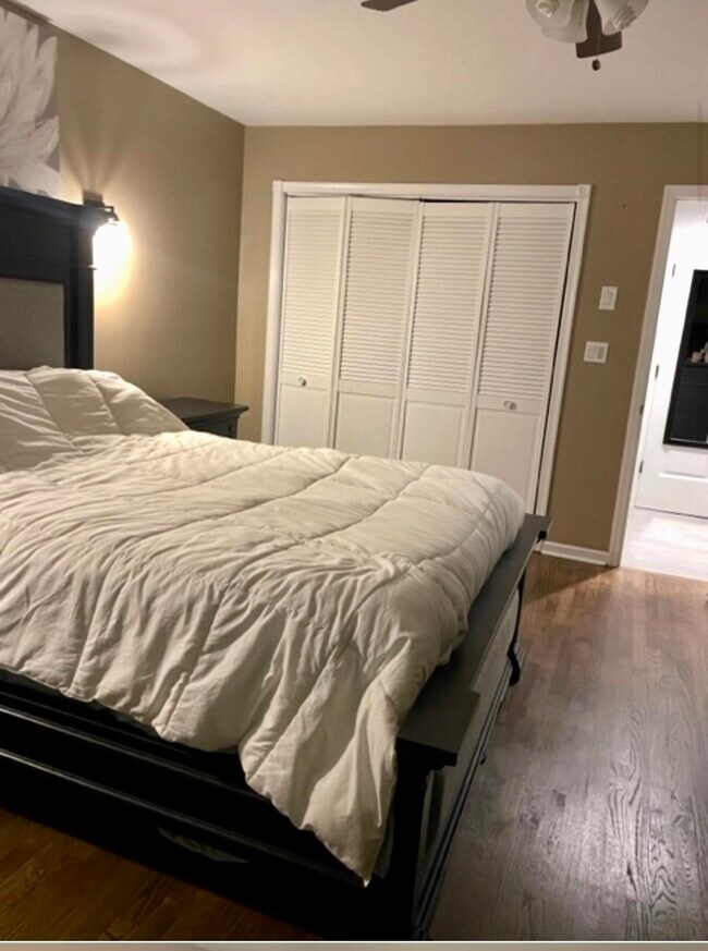 Building Photo - 533 Madison St