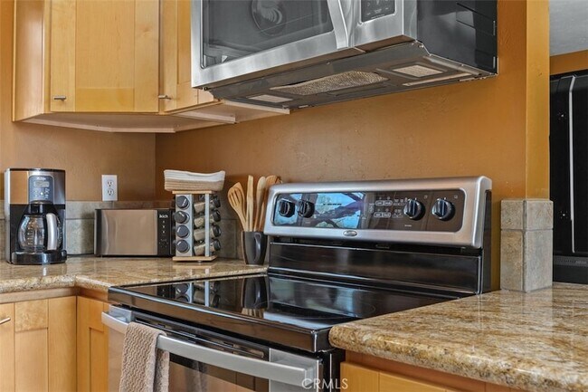 Building Photo - 1716 Cedar St