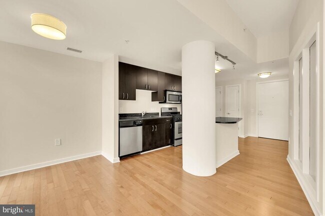 Building Photo - 475 K St NW