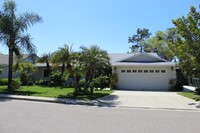 Building Photo - Beautiful Single-Story Golf Course Home wi...