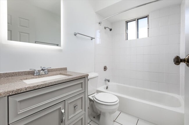 Building Photo - 708 W 65th St