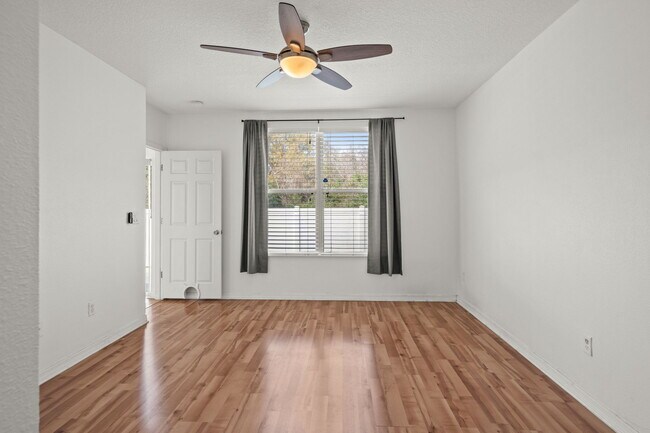 Building Photo - 9720 Carlsdale Dr