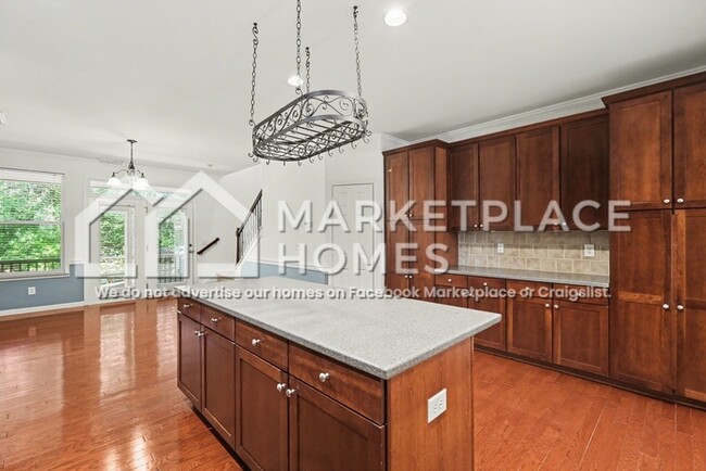 Building Photo - 3013 Freeport Dr